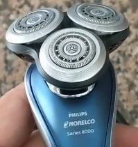 Philips Norelco Shaver 8900 GyroFlex 3D technology